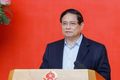 Thủ tướng Phạm Minh Chính điện đàm với Thủ tướng Singapore Lawrence Wong