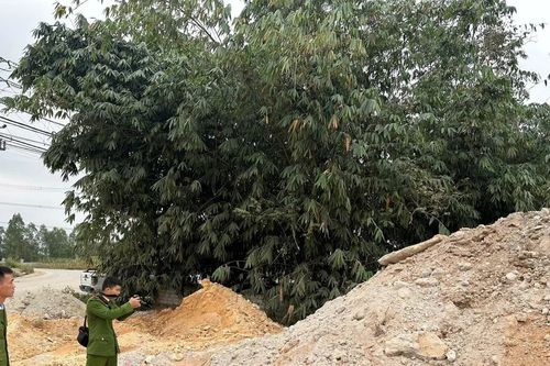 Công an Phú Thọ khởi tố đối tượng đổ thải trái phép ra môi trường