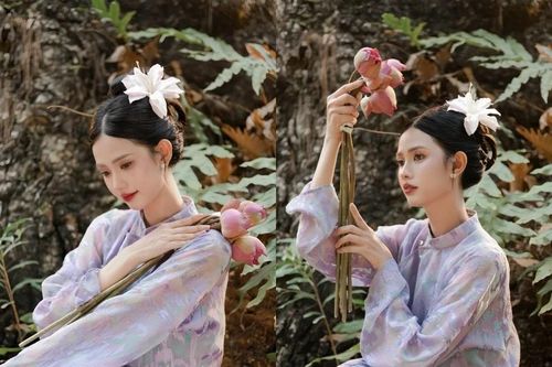 'Hot girl hàng không' Bùi Quốc Quỳnh Anh duyên dáng với áo dài truyền thống