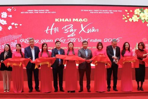 Hưng Yên khai mạc Hội báo Xuân và không gian Chợ Tết Việt