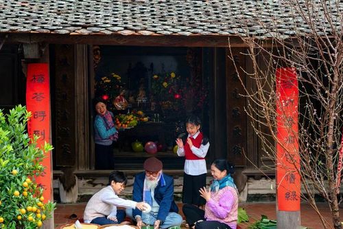 Dự thi 'Tết hạnh phúc', săn bóng có chữ ký của đội tuyển Việt Nam