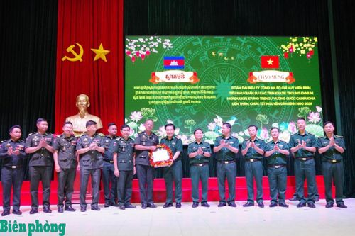 Thắm đượm tình hữu nghị nơi biên giới những ngày giáp Tết