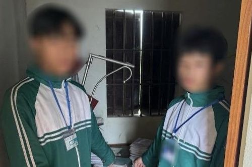 Bắt giữ 2 đối tượng sản xuất, buôn bán pháo nổ tại Hà Nội