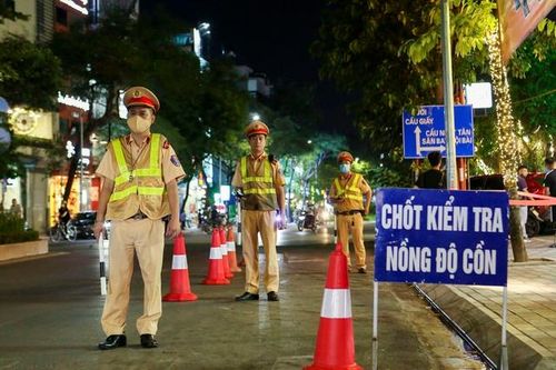 Hà Nội xử lý hơn 160 trường hợp vi phạm nồng độ cồn trong ngày 23 tháng Chạp