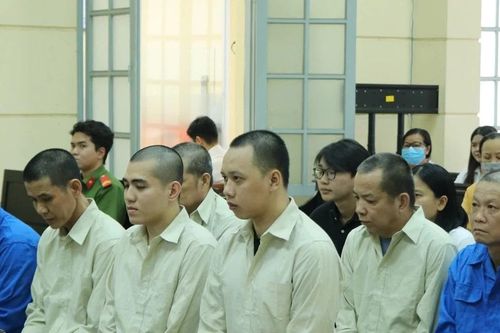 11 bị cáo vụ khiêng quan tài diễu phố trước chợ Bến Thành lĩnh án