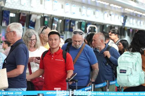 Sân bay Đà Nẵng đông nghịt