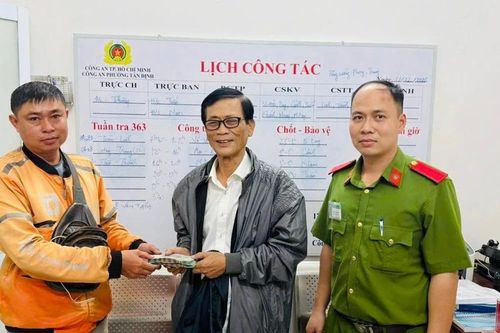 Một người dân nhờ công an đã nhanh chóng tìm được 100 triệu đồng đánh rơi