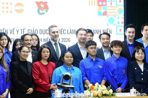 Cảnh báo cha mẹ trẻ nuôi con theo 'bác sĩ Google'