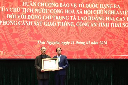 Truy tặng Huân chương Bảo vệ Tổ quốc hạng Ba cho CSGT hi sinh