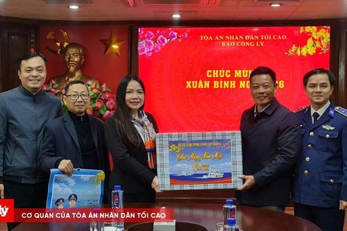Đoàn BTL Vùng Cảnh sát biển 4 thăm, chúc Tết Báo Công lý