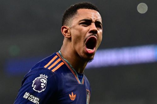 Newcastle đẩy Tottenham xuống sát 'nhóm cầm đèn đỏ'