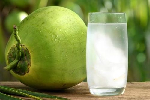 Uống nước dừa thường xuyên có ảnh hưởng gì đến huyết áp?