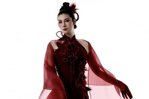 NTK Bely rực rỡ áo dài cách tân, gửi trọn tình yêu Việt phục ngày cận Tết