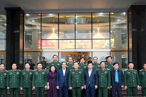 Đại tướng Nguyễn Trọng Nghĩa thăm, chúc Tết Bộ Tư lệnh Quân khu 4, tỉnh Nghệ An và Hà Tĩnh