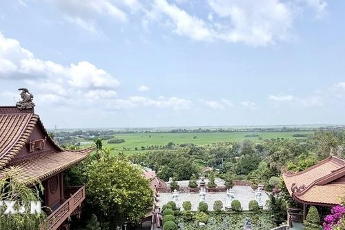 Chùa Hang - dấu ấn cổ tự 200 năm trên vách núi Sam tại An Giang