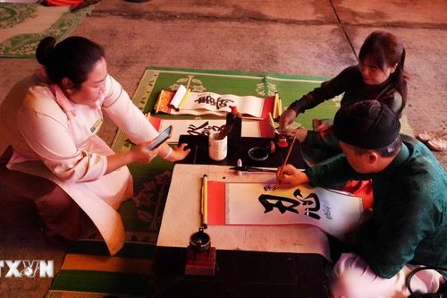 Huế: Chương trình 'Tết Hoàng cung' lan tỏa hương sắc Tết cổ truyền