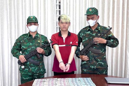 Thưởng nóng đơn vị chủ công triệt phá đường dây làm tiền giả