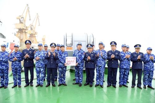 Tàu Cảnh sát biển xuất phát lên đường làm nhiệm vụ trực Tết Nguyên đán