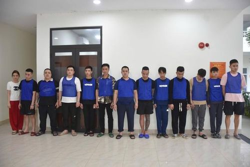 Bắt 13 đối tượng giả danh nhân viên ngân hàng, chiếm đoạt khoảng 100 tỷ đồng
