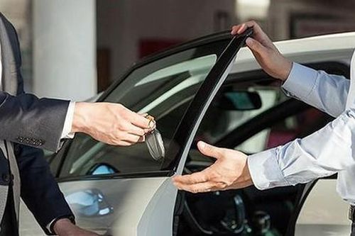 Trả giá gấp đôi vẫn khó thuê xe tự lái dịp Tết