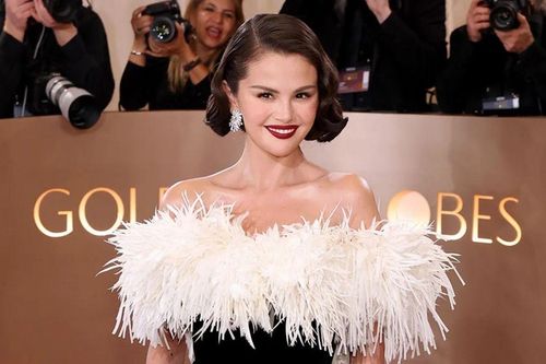 Những bộ cánh quyến rũ của Selena Gomez