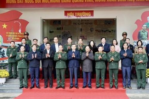 Ủy viên Bộ Chính trị Đoàn Minh Huấn thăm, chúc Tết tại tỉnh Lai Châu