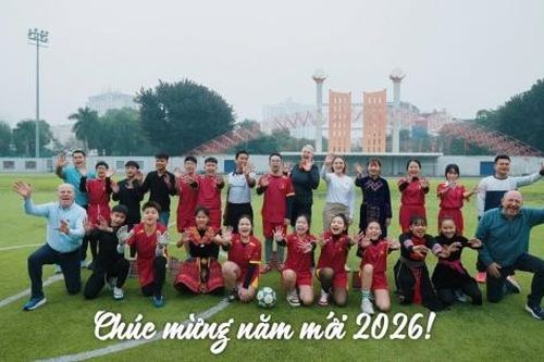 Đại sứ nhóm nước G4 gửi thông điệp chúc tết Bính Ngọ từ sân cỏ