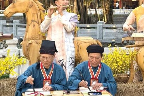Hội chữ Xuân Bính Ngọ 2026 mở cửa đón giao thừa