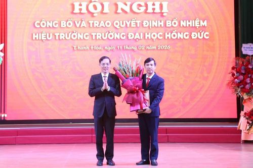 Trao Quyết định bổ nhiệm Hiệu trưởng Trường ĐH Hồng Đức và Trường CĐ Nông nghiệp Thanh Hóa