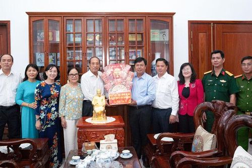 Bí thư Tỉnh ủy An Giang Nguyễn Tiến Hải chúc tết các đồng chí nguyên Bí thư Tỉnh ủy An Giang
