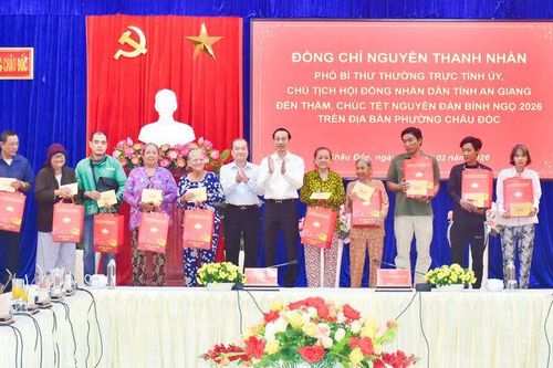 Phó Bí thư Thường trực Tỉnh ủy Nguyễn Thanh Nhàn chúc tết tại 2 phường Châu Đốc và Vĩnh Tế