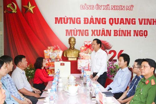 Giám đốc Sở Y tế tỉnh An Giang Trần Quang Hiền chúc tết xã Nhơn Mỹ