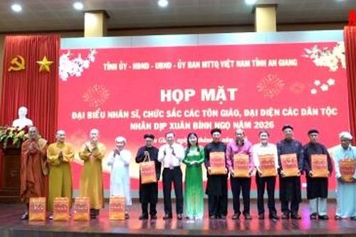 Họp mặt nhân sĩ, chức sắc các tôn giáo, đại diện các dân tộc nhân dịp Xuân Bính Ngọ 2026
