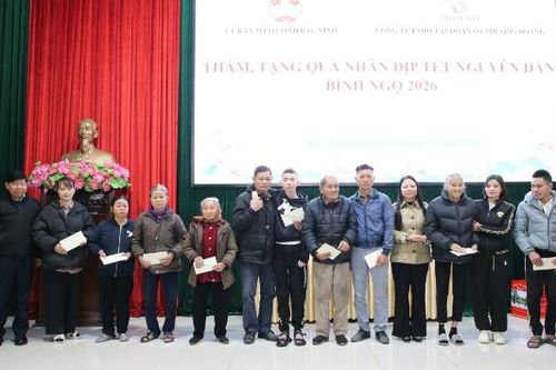 30 hộ dân có hoàn cảnh khó khăn tại xã Gia Bình, Lương Tài được tặng quà Tết