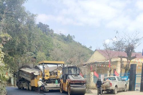 Khẩn trương sửa đường đón Tết