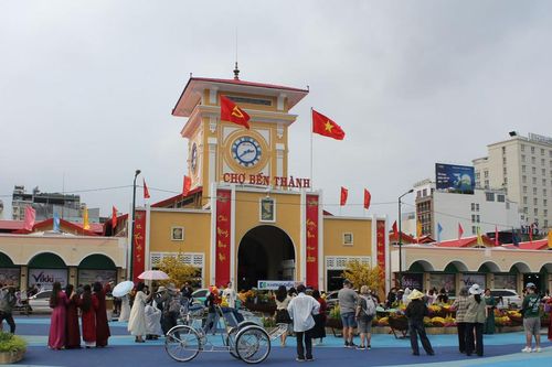 TP.HCM: Chợ Bến Thành và Hồ Con Rùa khoác áo mới, điểm hẹn check-in rực rỡ Tết Bính Ngọ 2026