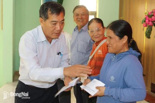 Lo Tết cho người khuyết tật