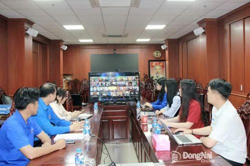 Hội thảo 'Tiếng nói thanh niên' về y tế, giáo dục và việc làm trong giai đoạn hiện nay