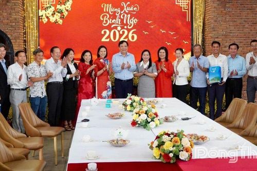 Chủ tịch UBND tỉnh Đồng Tháp Phạm Thành Ngại thăm, chúc tết nguyên lãnh đạo tỉnh và đơn vị
