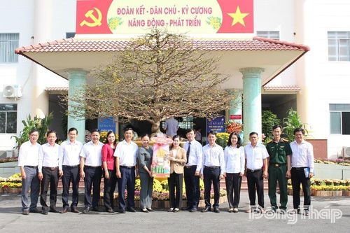 Chủ tịch HĐND tỉnh Đồng Tháp Châu Thị Mỹ Phương thăm, chúc tết trên địa bàn tỉnh