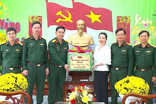 Đoàn ĐBQH tỉnh Gia Lai thăm, chúc Tết các đơn vị và gia đình chính sách