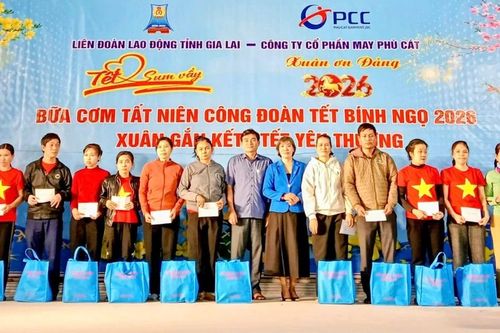 Ấm áp 'Bữa cơm tất niên Công đoàn'