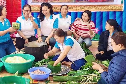 Bánh chưng, bánh tét tham gia gắn chặt tình đoàn kết