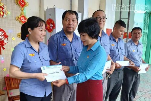 Liên đoàn Lao động tỉnh tổ chức chương trình Tết muộn trao quà cho đoàn viên, người lao động có hoàn cảnh khó khăn