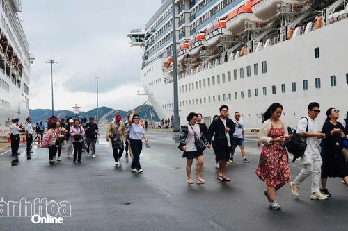 Tàu biển quốc tế Star Voyager đưa 500 du khách đến Khánh Hòa