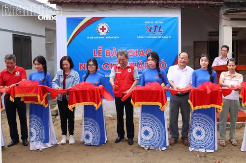 Bàn giao 10 nhà Chữ thập đỏ cho người dân bị ảnh hưởng bởi mưa lũ ở xã Diên Điền