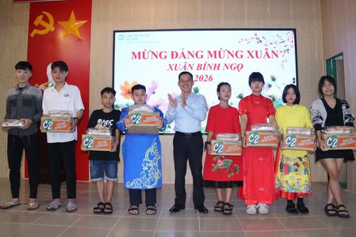 Làng Trẻ em SOS Nha Trang tổ chức chương trình mừng Đảng, mừng xuân