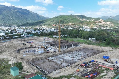 UEH Nexus Campus Nha Trang rộn ràng thi công những ngày cận Tết