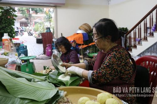 Dịch vụ gói bánh chưng vào mùa