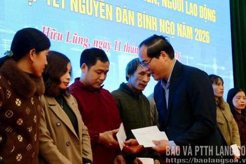 Lãnh đạo tỉnh thăm, tặng quà tết đoàn viên, người lao động